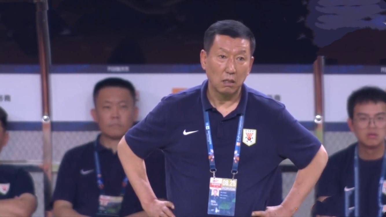 智利导演亚历桑德罗;佐杜洛夫斯基对《沙丘》的执念最深，上世纪70年代初，他就着手准备拍摄《沙丘》，当时他目标宏大，誓要以这部科幻电影颠覆影史，改变世界，但在组建过程中无奈资金成本耗费过大，两年后项目就遭拦腰砍断